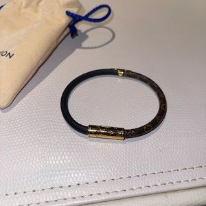 Louis Vuitton daily confidential bracelet